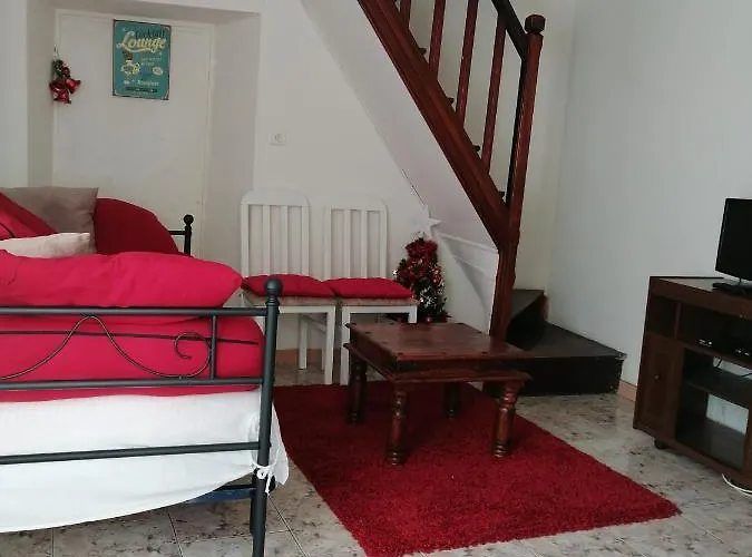 Maison De Caractere Semesterbostad Bustanico